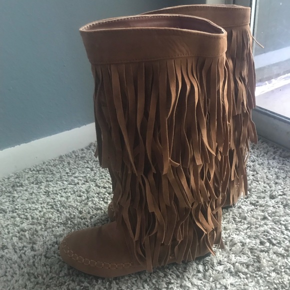 Adriana New York Fringe Moccasin boots - Picture 2 of 6